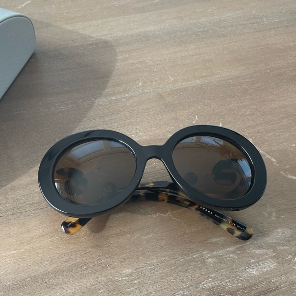 Prada Baroque Sunglasses SPR 27N Black Tortoise with original box - Picture 3 of 8